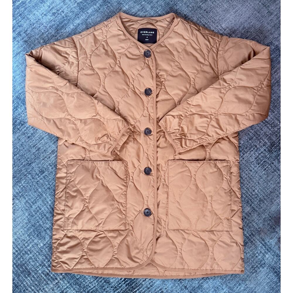 Everlane ReNew Quilted Mid-Length Liner Jacket Women's S Camel Tan Button